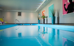 Indoor pool, spa and hamman